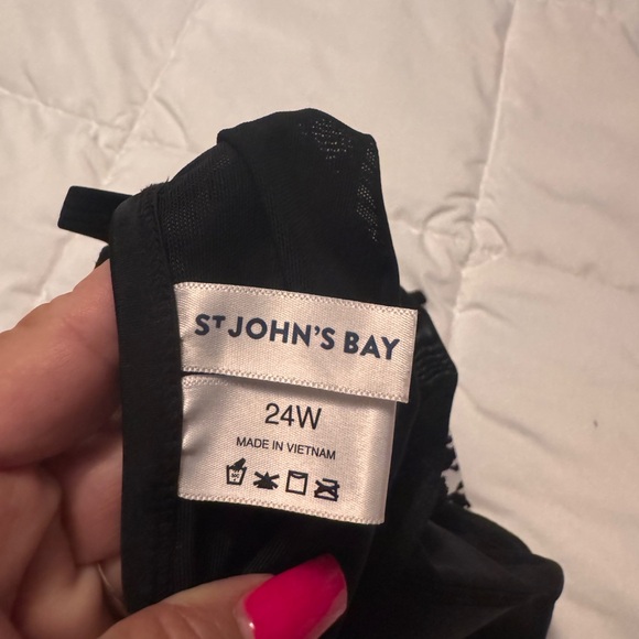 St. John's Bay Black and White Houndstooth Swindress - Picture 4 of 5